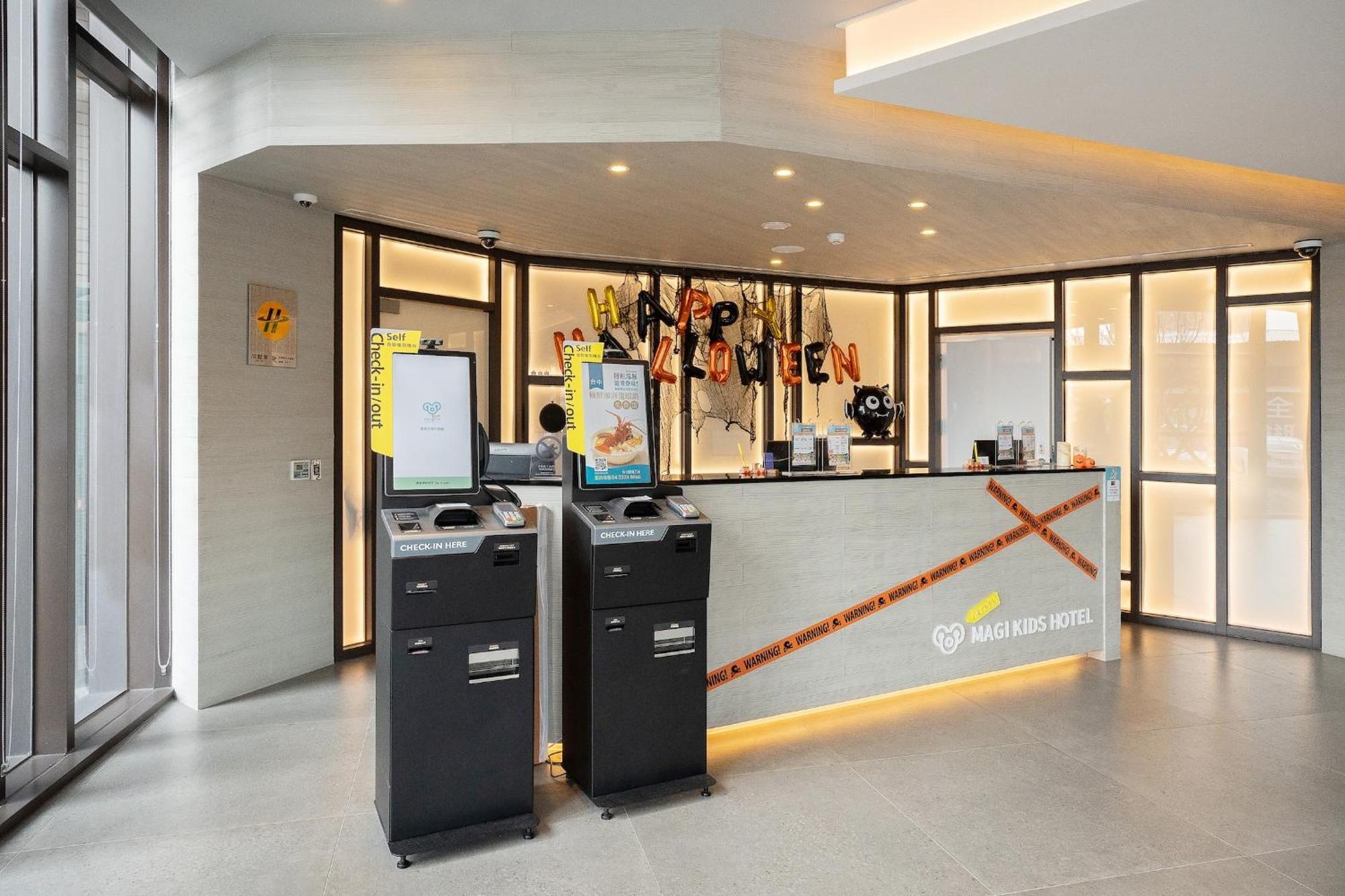 Check Inn Magi Kids Hotel Luodong Exterior photo