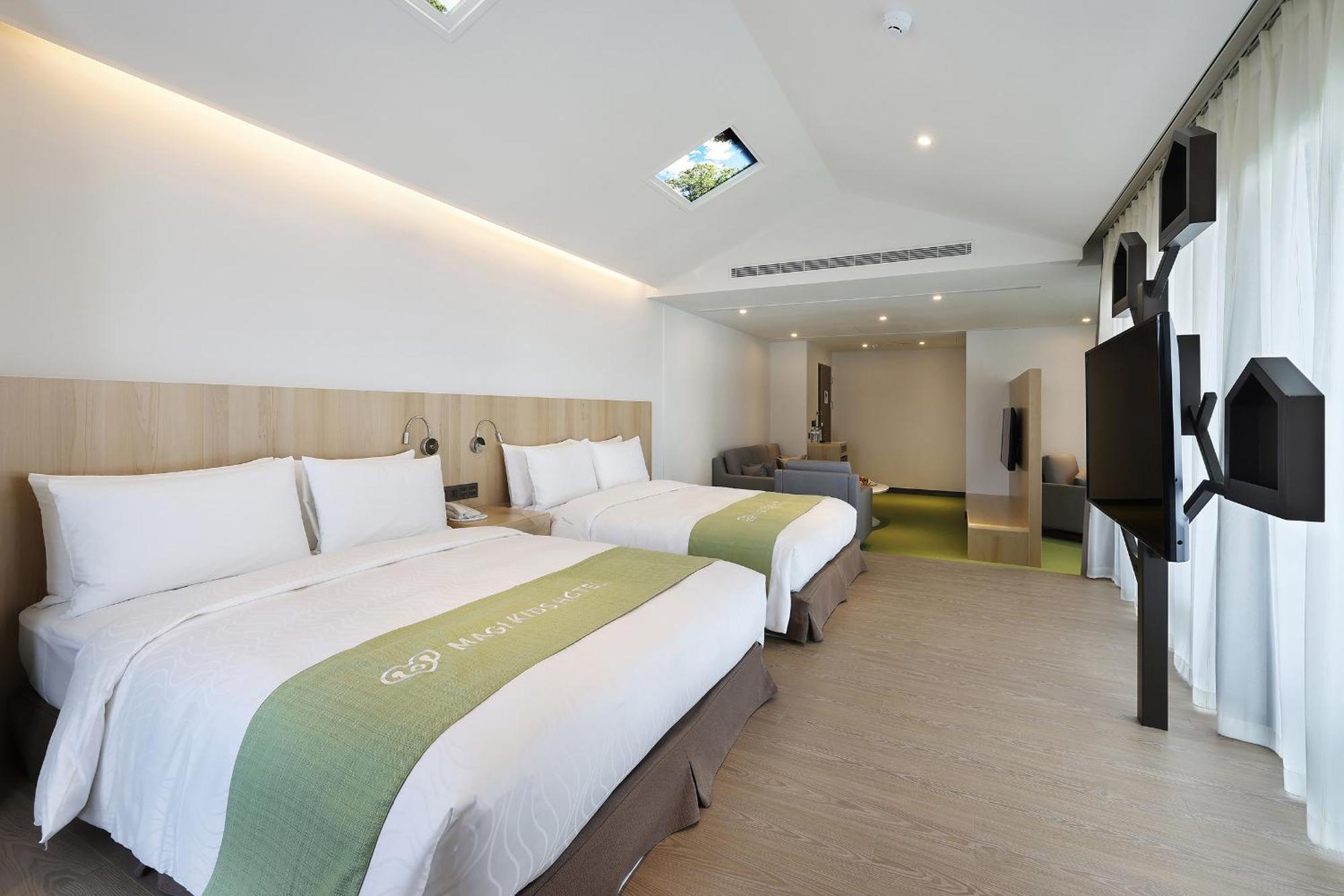 Check Inn Magi Kids Hotel Luodong Exterior photo