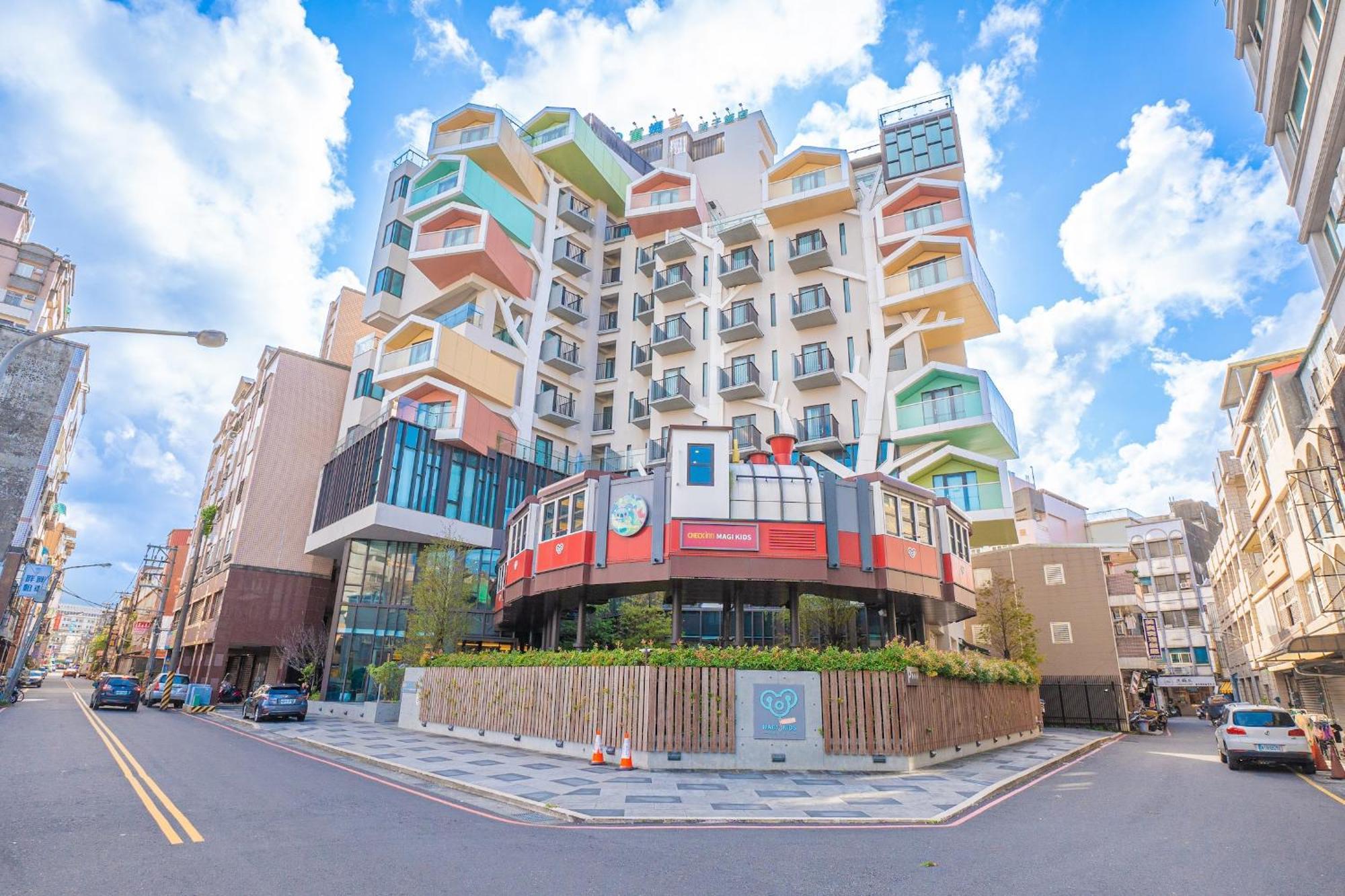 Check Inn Magi Kids Hotel Luodong Exterior photo